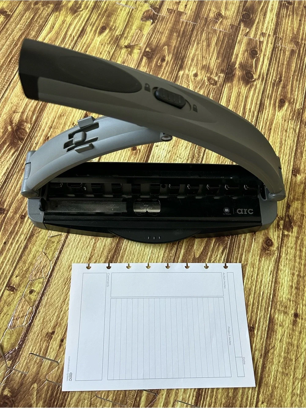 Arc Disc Planner 3-Hole (multi) Punch in Gray and Black